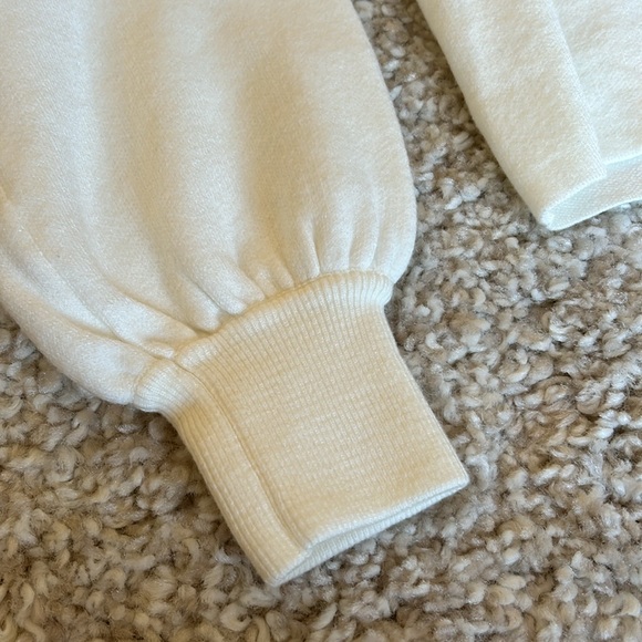 Bright white, cropped winter sweater. Never worn! - Picture 5 of 6